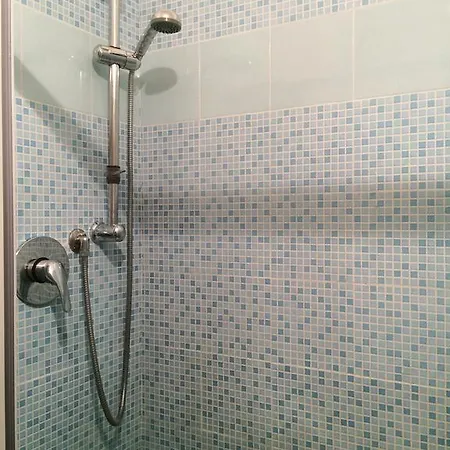 Rosa أغروبولي